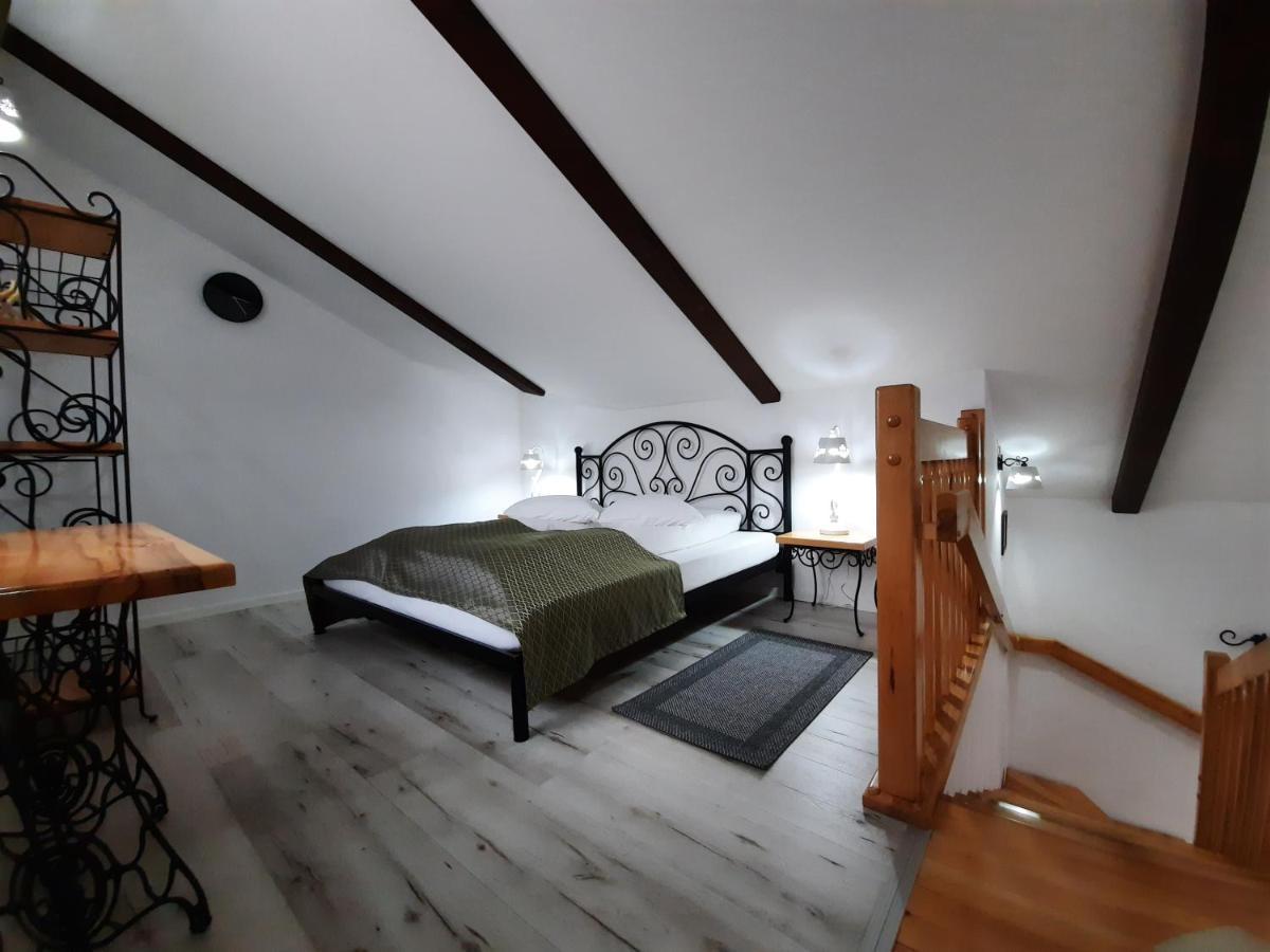 Korona Panzio Bed & Breakfast โอดอร์เฮอู เซกุยเอสก์ ภายนอก รูปภาพ