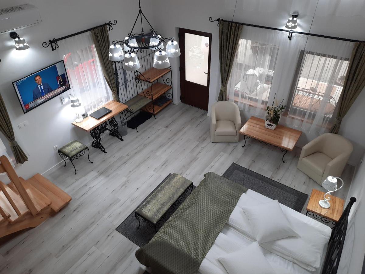 Korona Panzio Bed & Breakfast โอดอร์เฮอู เซกุยเอสก์ ภายนอก รูปภาพ