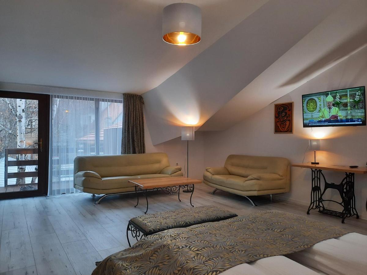 Korona Panzio Bed & Breakfast โอดอร์เฮอู เซกุยเอสก์ ภายนอก รูปภาพ