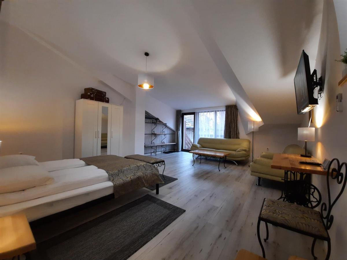 Korona Panzio Bed & Breakfast โอดอร์เฮอู เซกุยเอสก์ ภายนอก รูปภาพ