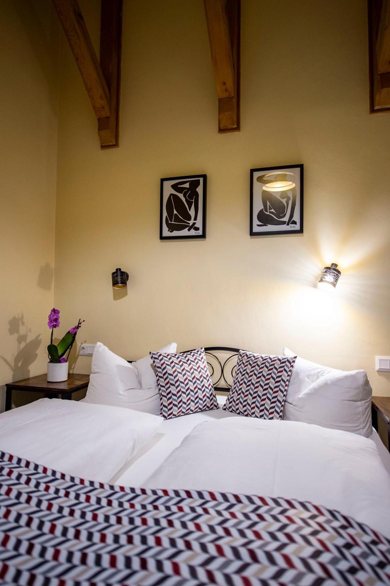 Korona Panzio Bed & Breakfast โอดอร์เฮอู เซกุยเอสก์ ภายนอก รูปภาพ