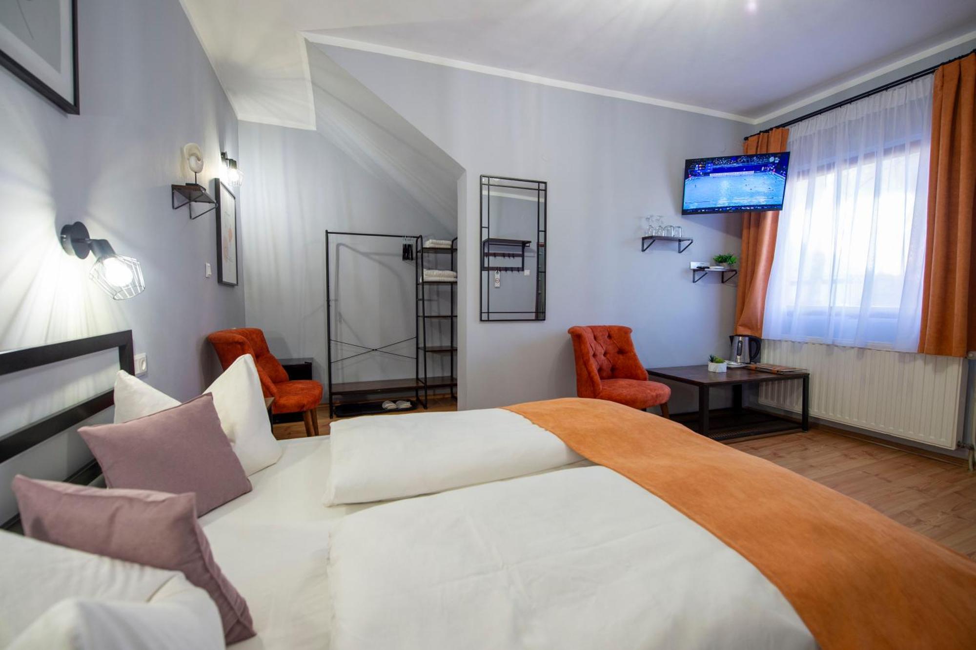 Korona Panzio Bed & Breakfast โอดอร์เฮอู เซกุยเอสก์ ภายนอก รูปภาพ